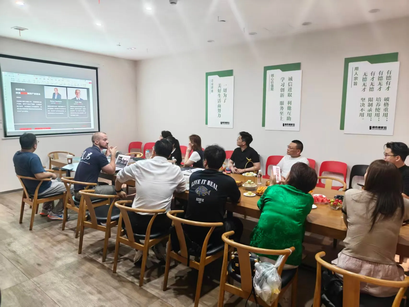 A Lamina Heat distributor training session, with the team presenting to partners around a table