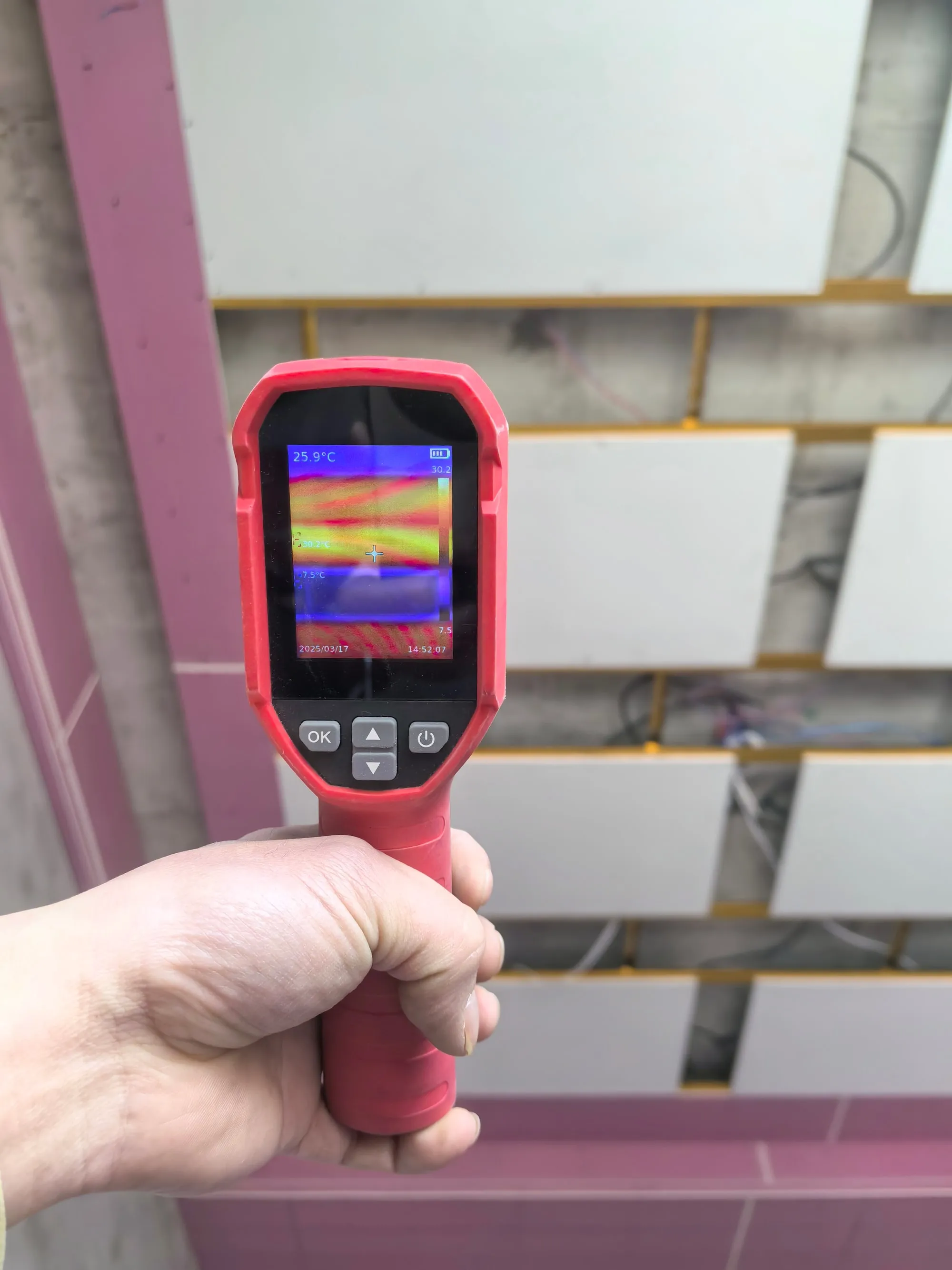 Thermal camera image of a ceiling showing PowerBoard panels heating evenly across the grid